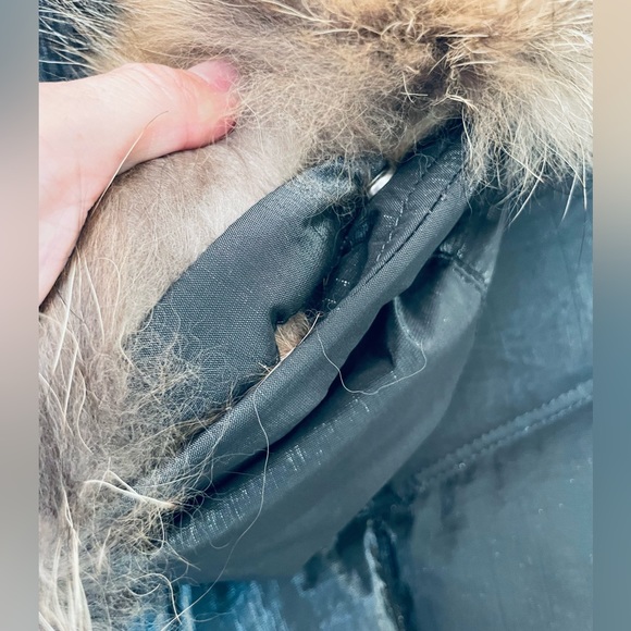 Fur-hooded ski & snow jacket from A Diamond in the Snow, size 4 - Picture 9 of 16